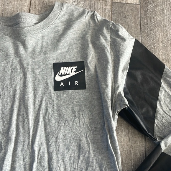 Nike Size Small Grey Long-Sleeve Shirt with Black Detail - Picture 3 of 6
